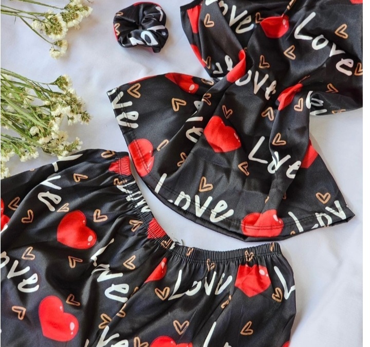 لباس خواب زنانه ساتن دوتیکه طرح لاو