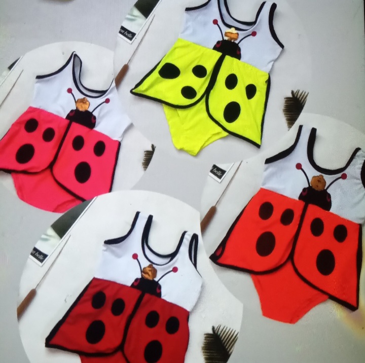 مایو دخترانه طرح کفشدوزک ضدکلر