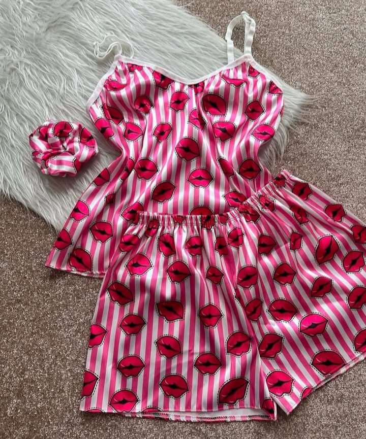 لباس خواب زنانه ساتن طرح لب راه راه