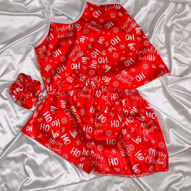 لباس خواب زنانه ساتن سه تیکه قرمز طرحدار