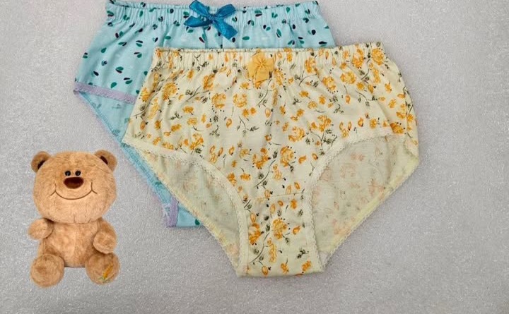 شورت دخترانه نخی کش پهن طرحدار بسته ۱۲ عددی