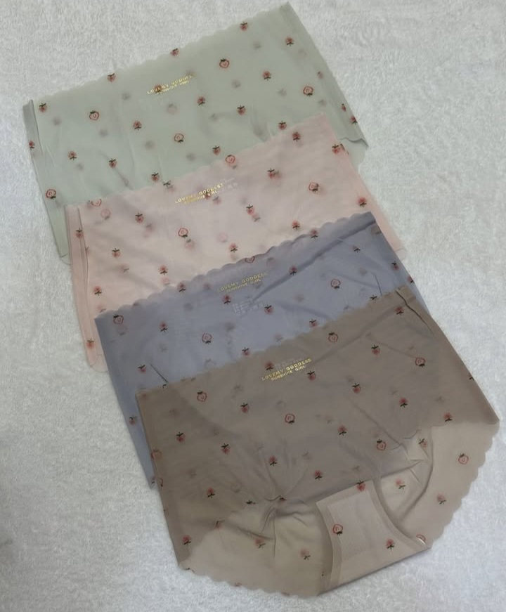 شورت زنانه شیشه اعلا وارداتی بسته ۱۲ عددی