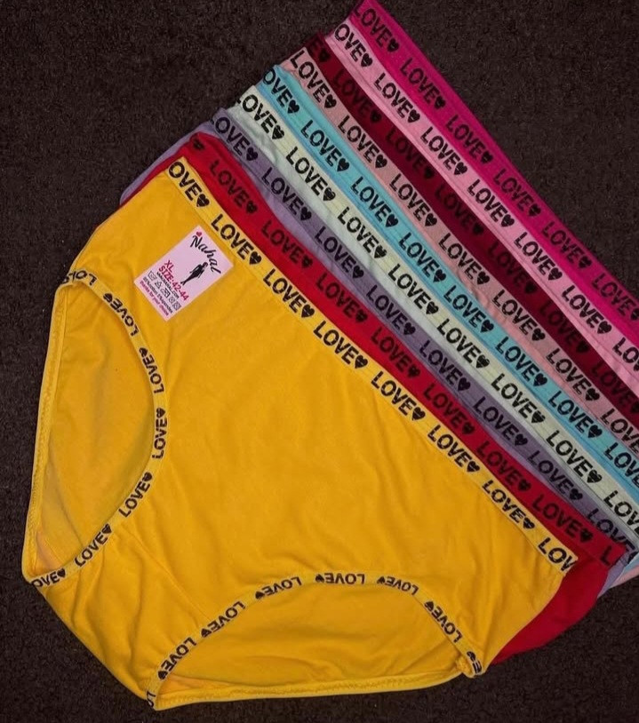 فروش عمده شورت زنانه نخ پنبه برند تیشین پک ۱۲ عددی دور نوشته ضدحساسیت نخی